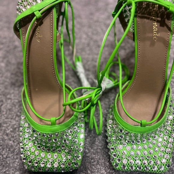 Green heels - Picture 2 of 3